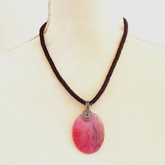 Pink Quench Crackled Quartz Artisan 925 Bale on Vintage Black Beaded Necklace - Picture 2 of 7